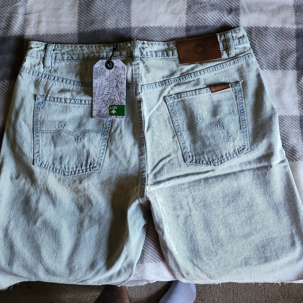 Shorts - Picture 3 of 6